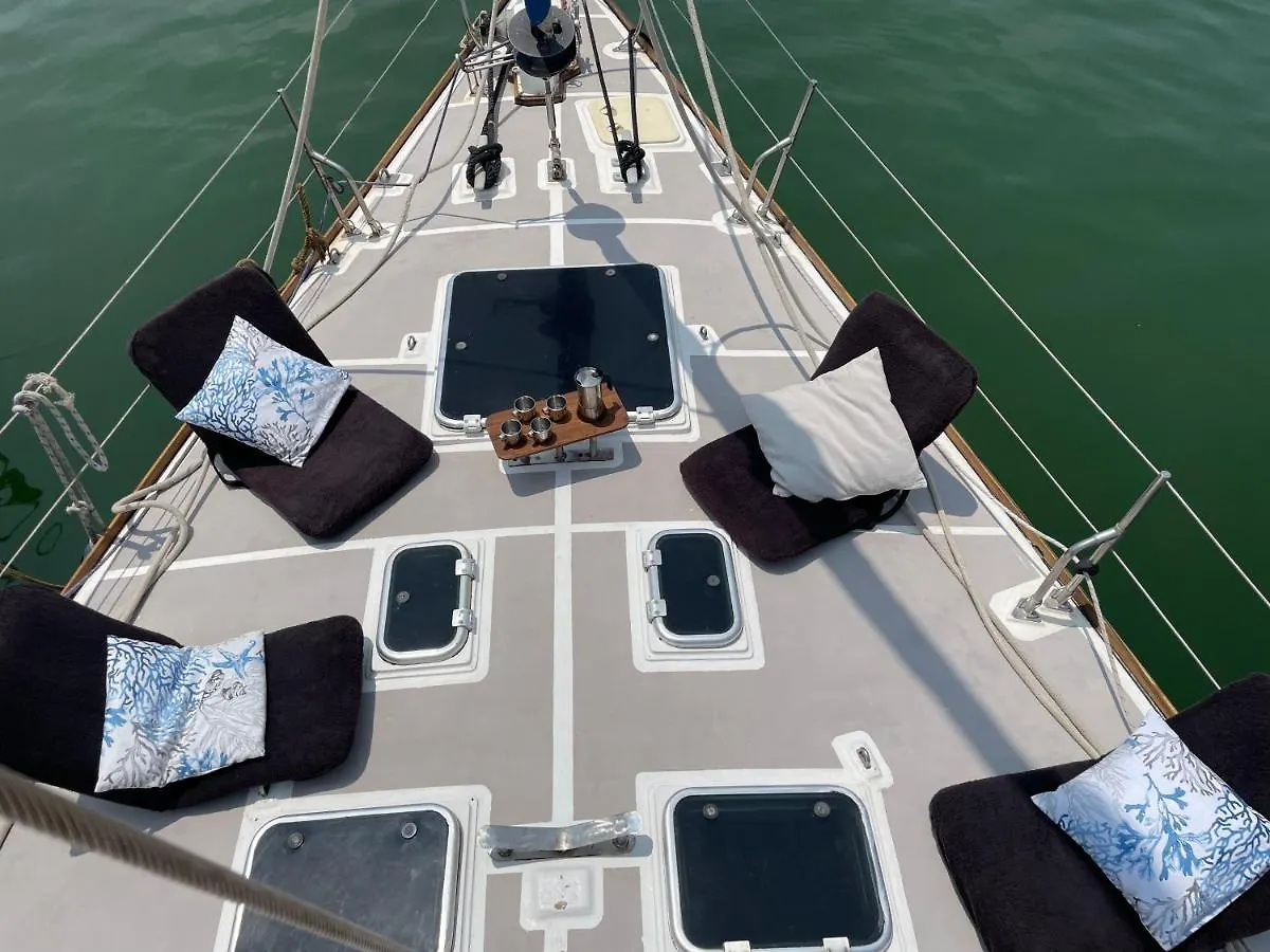 Botel Sailboat B&B On Board Catania